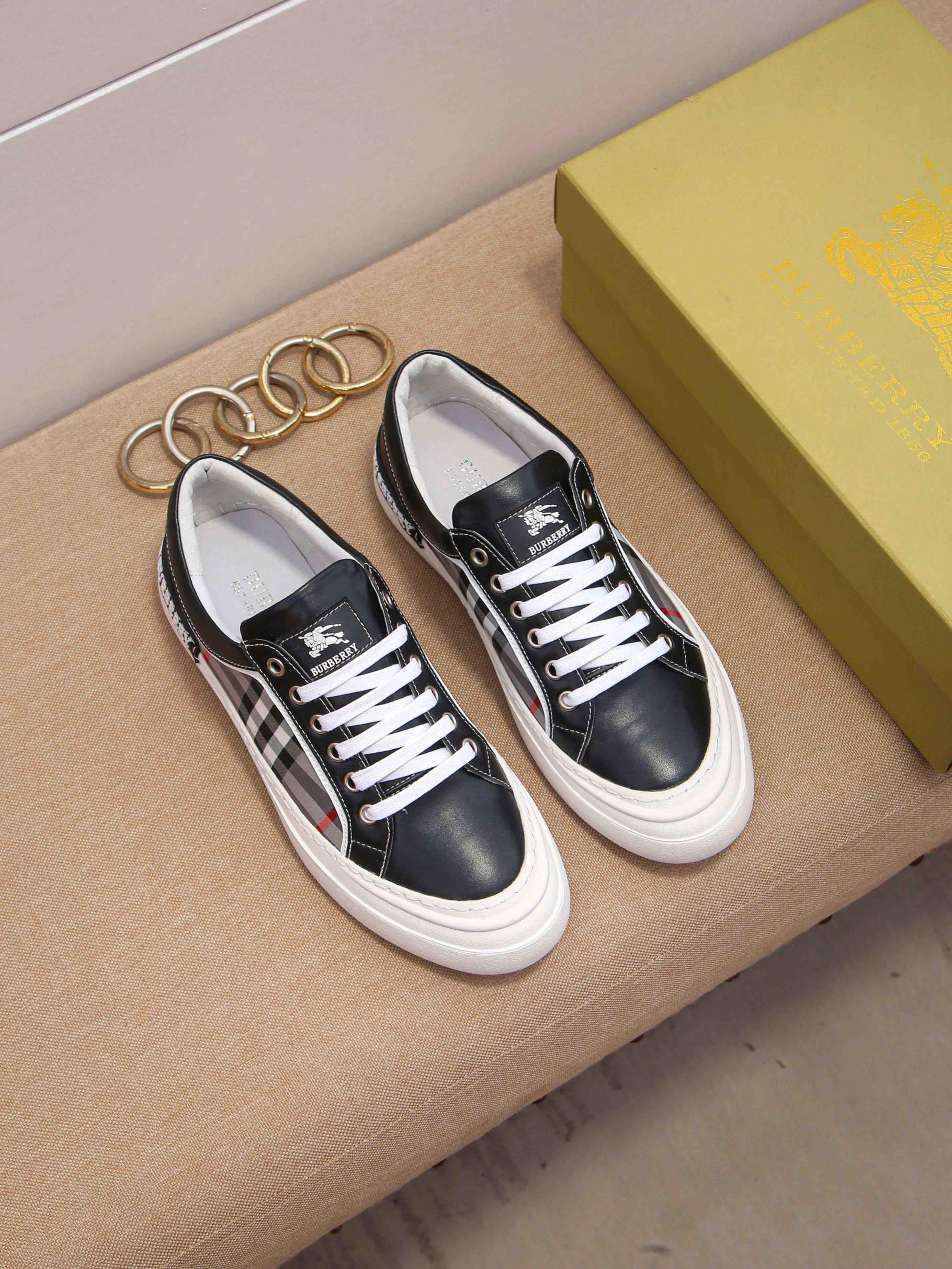 I0  Burberry 巴宝莉  男士休闲鞋经典条纹布搭配进口头层丝绸小牛皮配高丝光磨砂皮 全真绵羊皮内里非常舒适，原版大底，2色选、细节决定品质，欢迎对比，