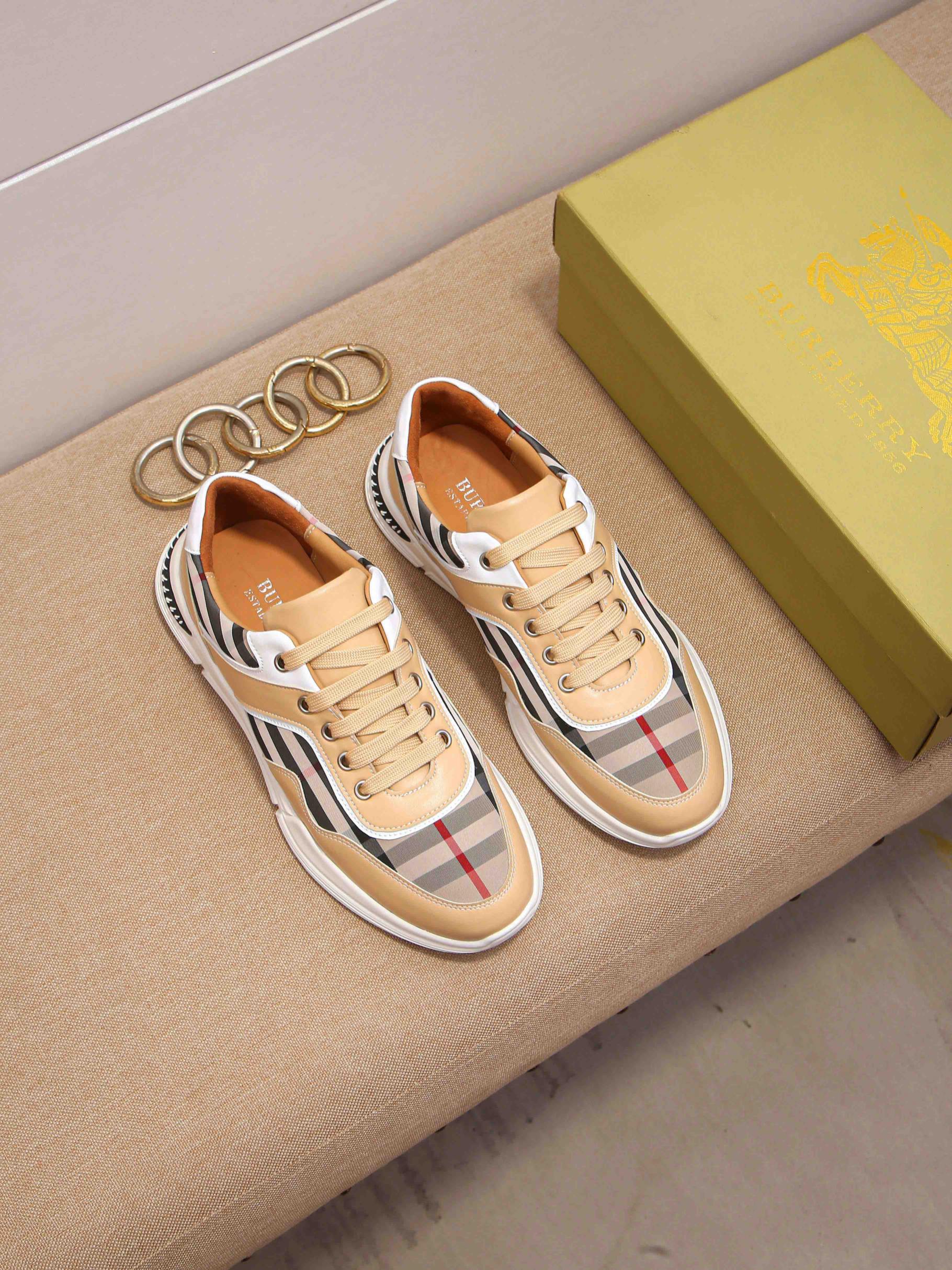 I0  Burberry 巴宝莉  男士休闲鞋经典条纹布搭配进口头层丝绸小牛皮配高丝光磨砂皮 全真绵羊皮内里非常舒适，原版大底，2色选、细节决定品质，欢迎对比，