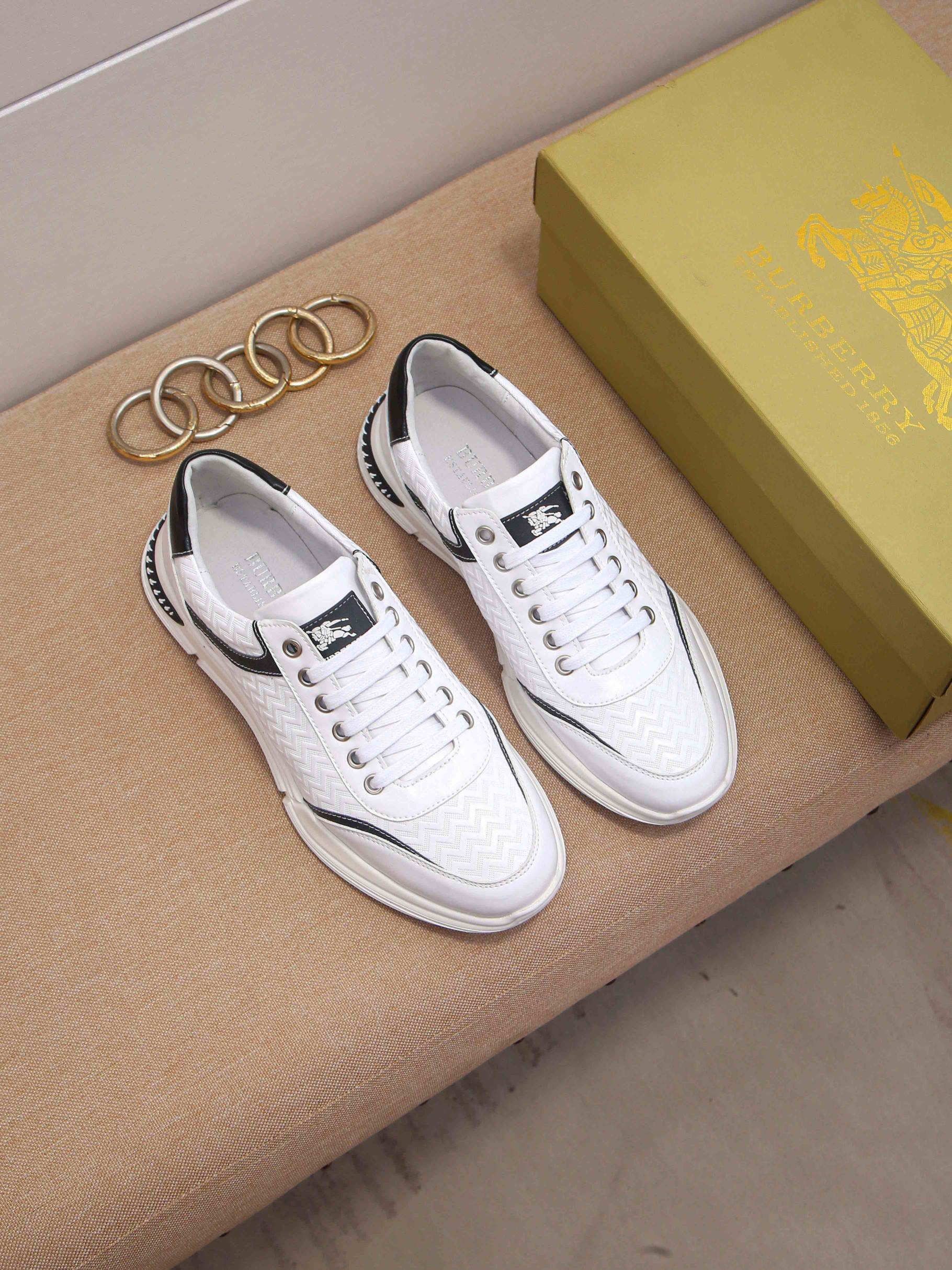 I0  Burberry 巴宝莉  男士休闲鞋经典条纹布搭配进口头层丝绸小牛皮配高丝光磨砂皮 全真绵羊皮内里非常舒适，原版大底，2色选、细节决定品质，欢迎对比，