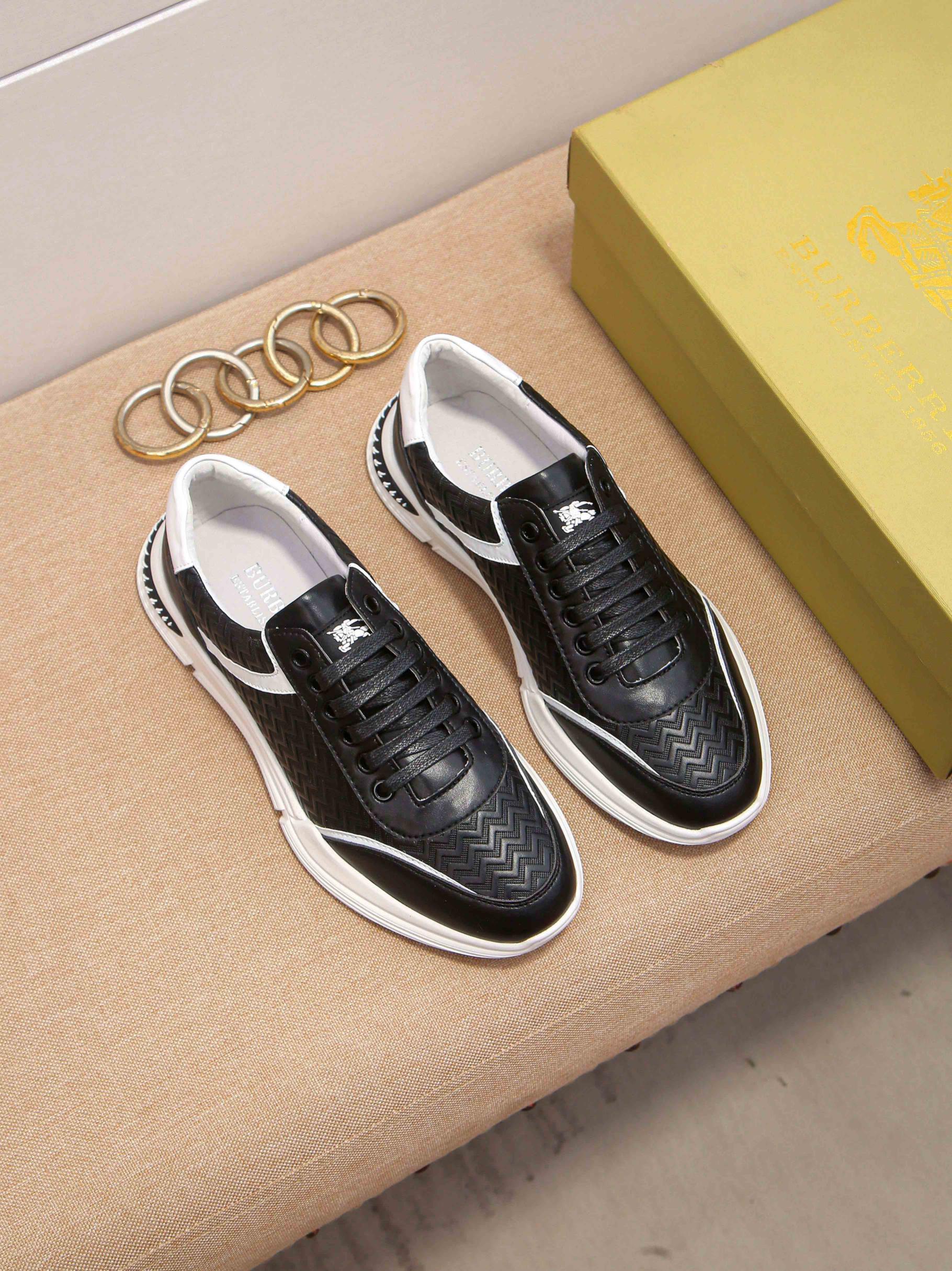 I0  Burberry 巴宝莉  男士休闲鞋经典条纹布搭配进口头层丝绸小牛皮配高丝光磨砂皮 全真绵羊皮内里非常舒适，原版大底，2色选、细节决定品质，欢迎对比，