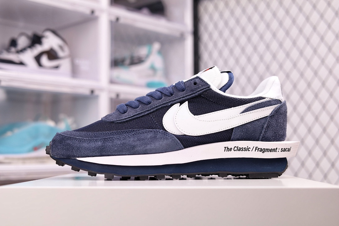 H0  大厂批次 Fragment Design x Sacai x NK LDWaffle 联名走秀款解构双底双勾双鞋舌华夫复古慢跑鞋 DH2684- K0 原厂韩国进口网纱材 市面唯一无色差 正确楦头鞋型 随意对比任何版本 双钩距离百分百同步 鞋头包边宽度一致 区分一切市面货 广东原厂织麦标 立竿见影 肉眼可区分市面任何版本 原楦原纸板 全邦机配合上楦 织麦标及中底贴为荧光效果 原厂海德堡打印机 原盒标 凹凸感明显