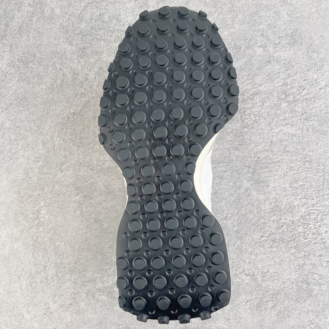 图片[9]-＃总裁 New Balance 新百伦NB327系列复古休闲运动慢跑鞋 原厂细翻毛 原数据档案结合二次高弾MD材料打造原版鞋底 鞋面由原厂特殊定制材料纹路细腻 多道序QC把关品质完善 细节完美 以更纯粹的复古风格设计打造的全新造型 侧身还以解构设计 将 N 字标志以做旧压花样式呈现，样式别具新意 而麂皮、冲孔皮革的塑造 则呈现出高级怀旧气质 也让鞋款在奢华时装风格与运动氛围之间达到了平衡 尺码：36 37 37.5 38 38.5 39.5 40 40.5 41.5 42 42.5 43 44 44.5 45 46.5-选品中心