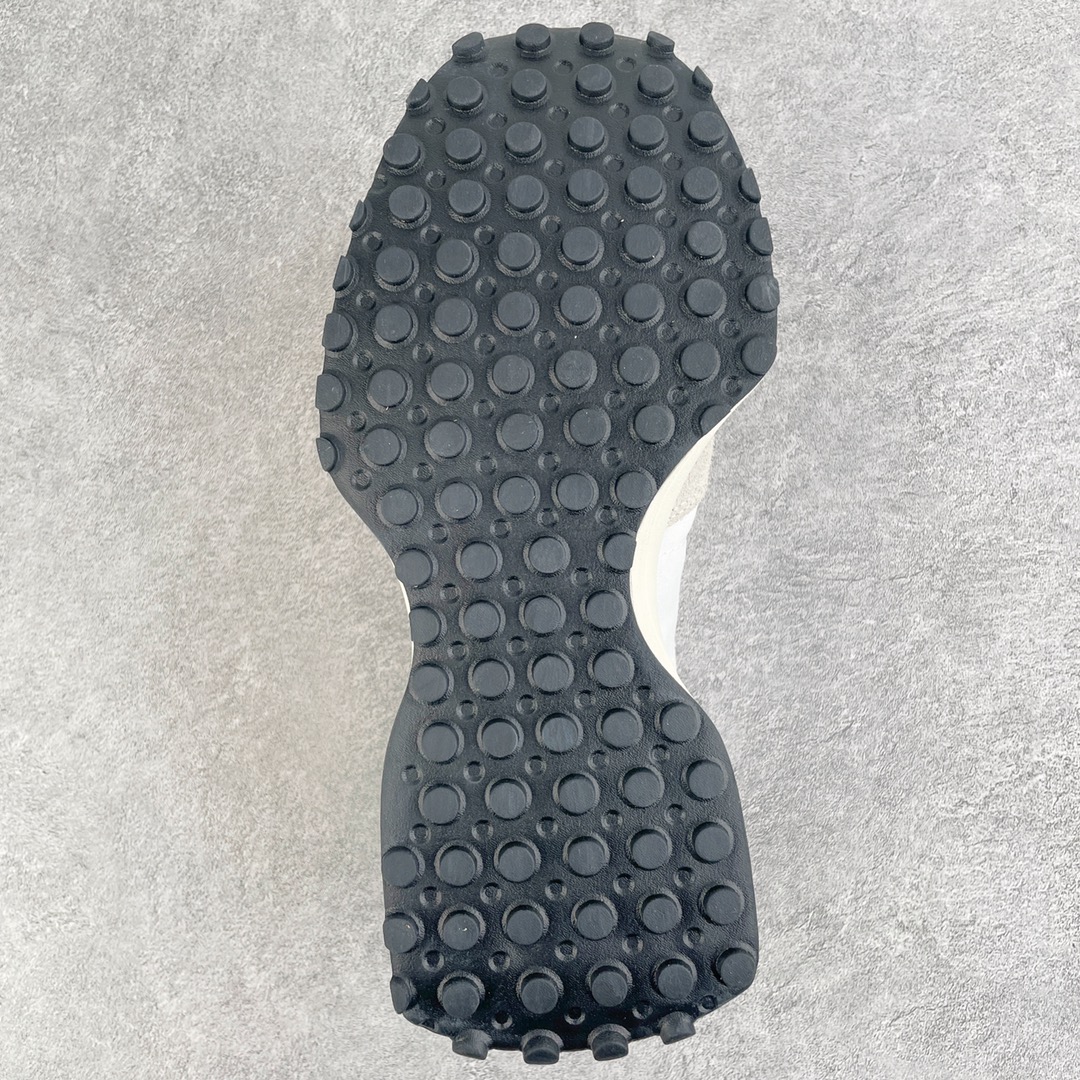 图片[9]-＃总裁 New Balance 新百伦NB327系列复古休闲运动慢跑鞋 原厂细翻毛 原数据档案结合二次高弾MD材料打造原版鞋底 鞋面由原厂特殊定制材料纹路细腻 多道序QC把关品质完善 细节完美 以更纯粹的复古风格设计打造的全新造型 侧身还以解构设计 将 N 字标志以做旧压花样式呈现，样式别具新意 而麂皮、冲孔皮革的塑造 则呈现出高级怀旧气质 也让鞋款在奢华时装风格与运动氛围之间达到了平衡 尺码：36 37 37.5 38 38.5 39.5 40 40.5 41.5 42 42.5 43 44 44.5 45 46.5-选品中心