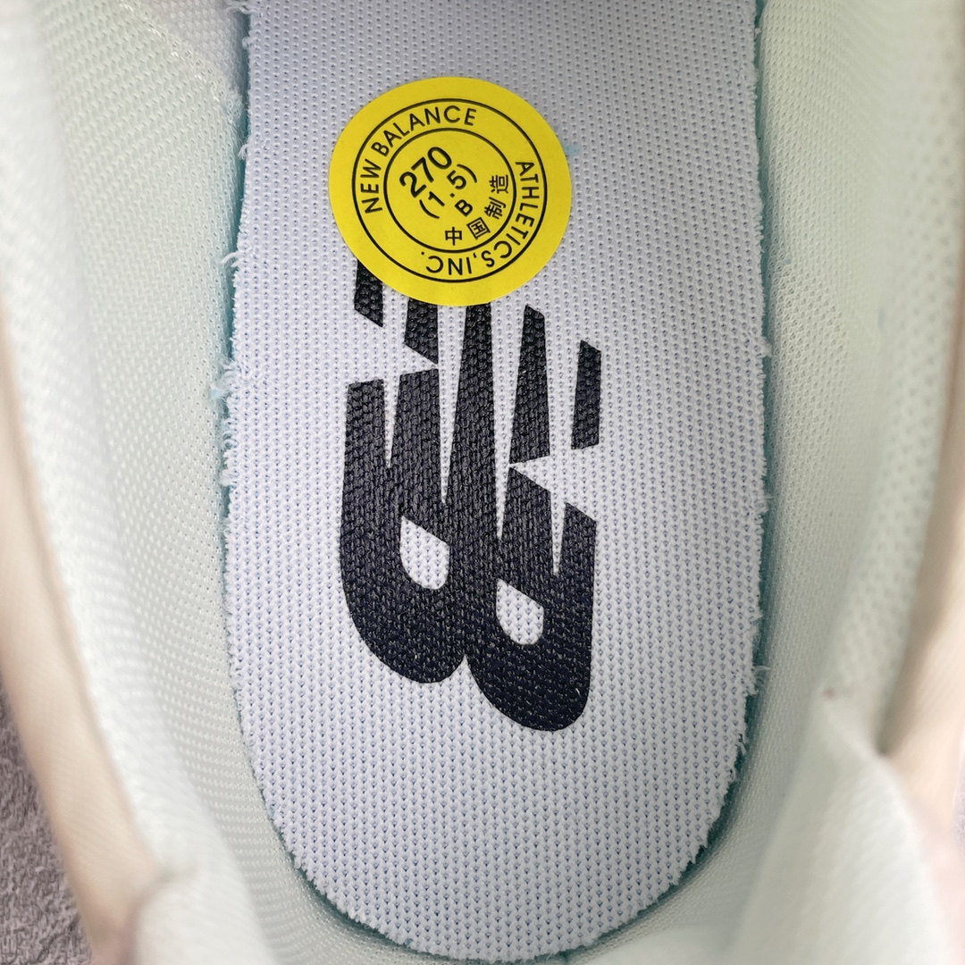 图片[9]-＃总裁 New Balance 新百伦NB327系列复古休闲运动慢跑鞋 原厂细翻毛 原数据档案结合二次高弾MD材料打造原版鞋底 鞋面由原厂特殊定制材料纹路细腻 多道序QC把关品质完善 细节完美 以更纯粹的复古风格设计打造的全新造型 侧身还以解构设计 将 N 字标志以做旧压花样式呈现，样式别具新意 而麂皮、冲孔皮革的塑造 则呈现出高级怀旧气质 也让鞋款在奢华时装风格与运动氛围之间达到了平衡 尺码：36 37 37.5 38 38.5 39.5 40 40.5 41.5 42 42.5 43 44 44.5 45 46.5-选品中心