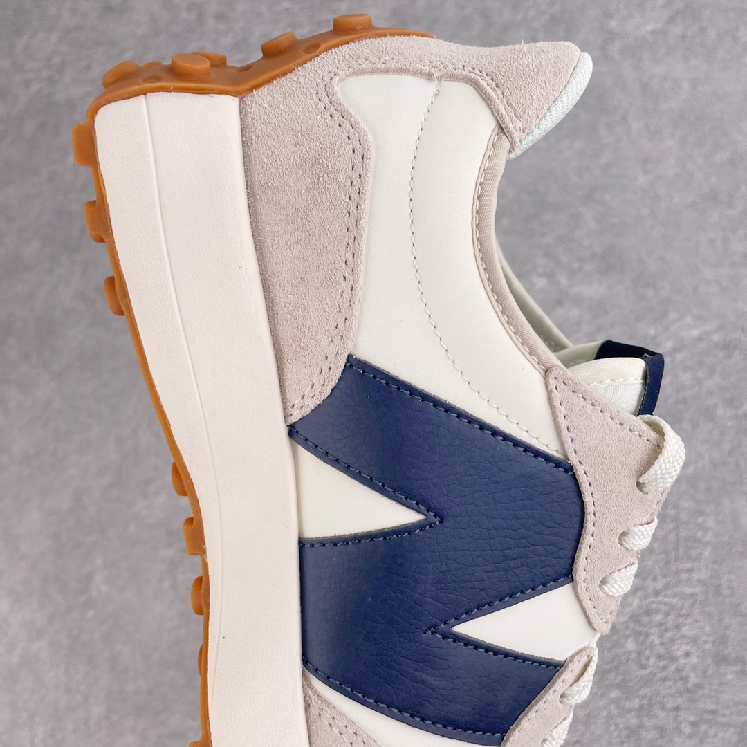 图片[6]-＃总裁 New Balance 新百伦NB327系列复古休闲运动慢跑鞋 原厂细翻毛 原数据档案结合二次高弾MD材料打造原版鞋底 鞋面由原厂特殊定制材料纹路细腻 多道序QC把关品质完善 细节完美 以更纯粹的复古风格设计打造的全新造型 侧身还以解构设计 将 N 字标志以做旧压花样式呈现，样式别具新意 而麂皮、冲孔皮革的塑造 则呈现出高级怀旧气质 也让鞋款在奢华时装风格与运动氛围之间达到了平衡 尺码：36 37 37.5 38 38.5 39.5 40 40.5 41.5 42 42.5 43 44 44.5 45 46.5-选品中心
