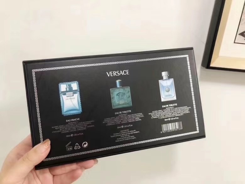 Versace Men's Fragrance Set - 3 x 30ml Eau de Toilette Sprays 4 i1646549178 9167 2