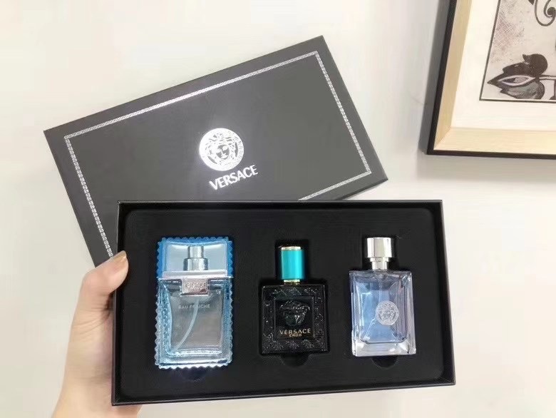 Versace Men's Fragrance Set - 3 x 30ml Eau de Toilette Sprays 3 i1646549178 9581 1