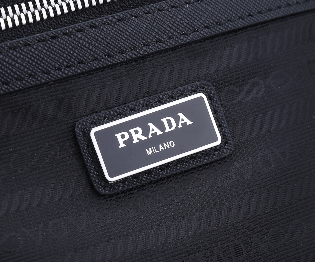 Prada Pra 旅行袋 手提包，采用 防水布材质，手感超好 质量 做工 电镀五金 品质 高端货
