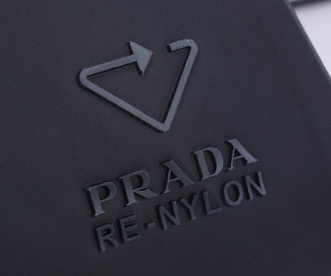 Prada Pra 旅行袋 手提包 加环保胶唛 采用 防水布材质