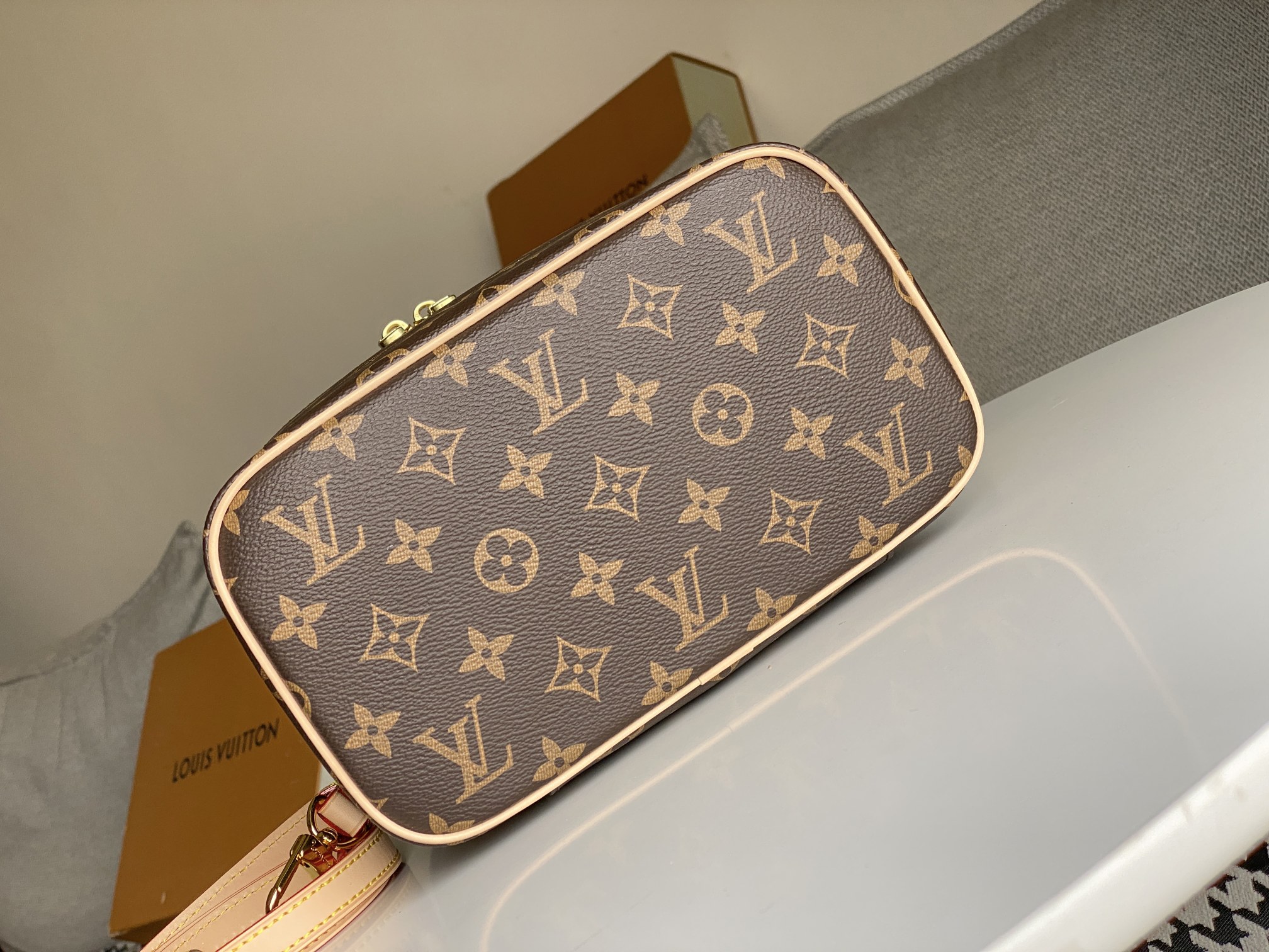 Louis Vuitton Nice BB Monogram Canvas Vanity Case, 24 x 18 x 14.5 cm 5 a1646584792221 5121