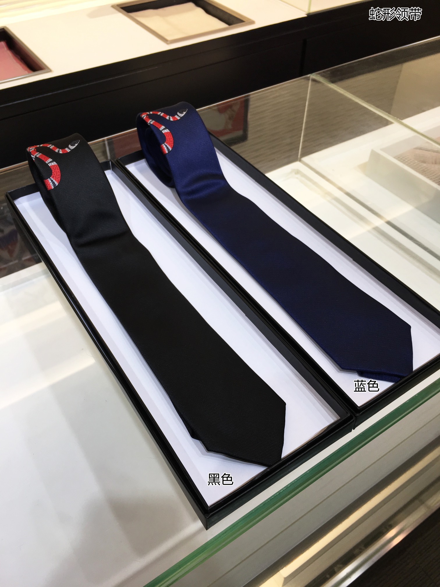GUCCI古驰100%顶级提花真丝蛇形领带
