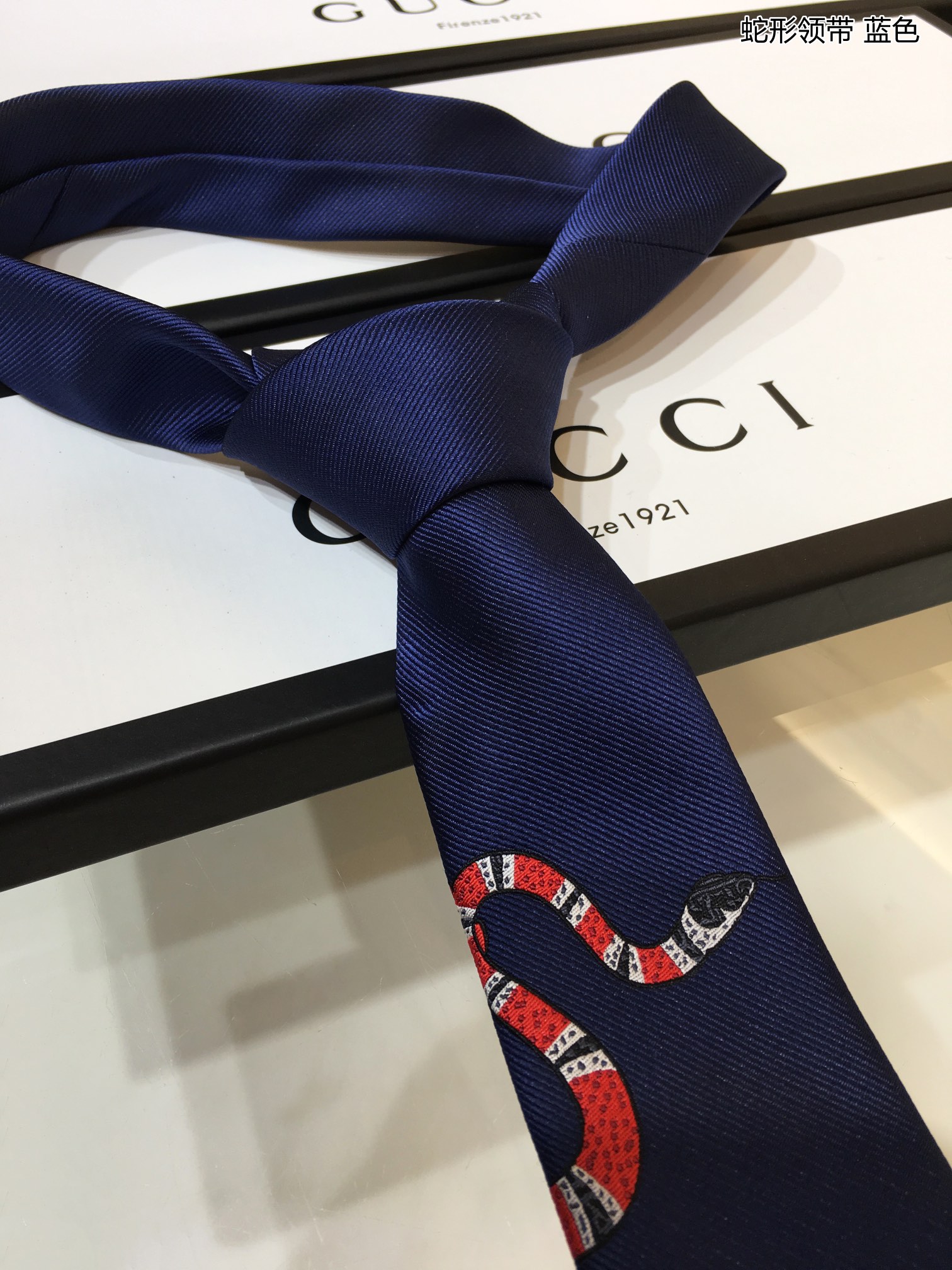 GUCCI古驰100%顶级提花真丝蛇形领带