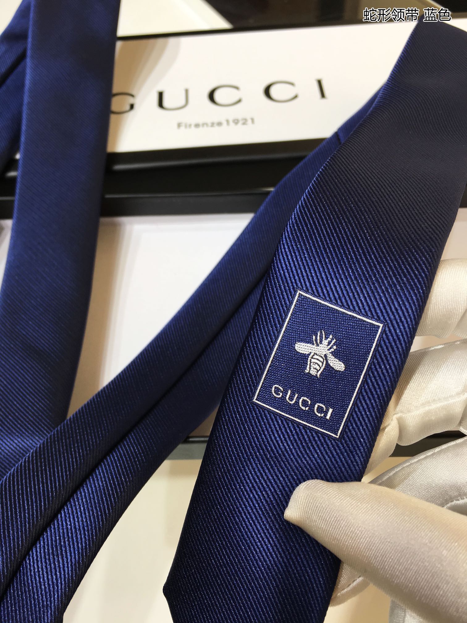 GUCCI古驰100%顶级提花真丝蛇形领带