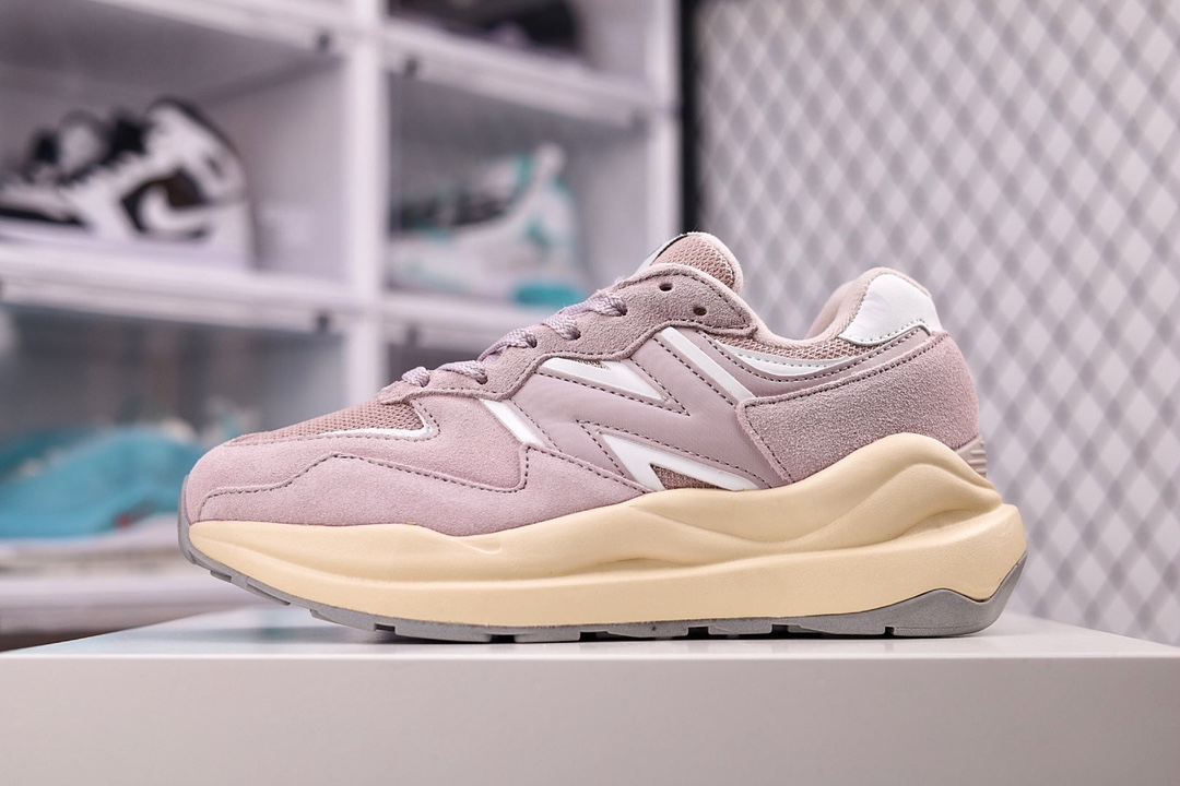 G5 公司级别 新品首发 New Balance M5740系列 原楦原纸版开发版型 采用国产猪巴革麂皮及牛培革料拼接构成中底高弹EVA发泡材质 外置橡胶大齿防滑橡胶外底 尽显90年代复古风格 推出全新配色