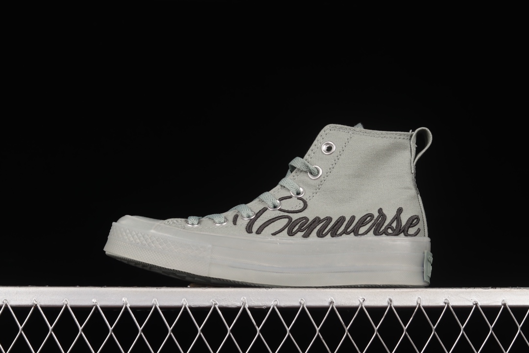 G5 Coca-Cola x Converse 可口可乐平替款高帮板鞋 A01770C鞋身侧面大电绣看起来落落大方，百搭四季款