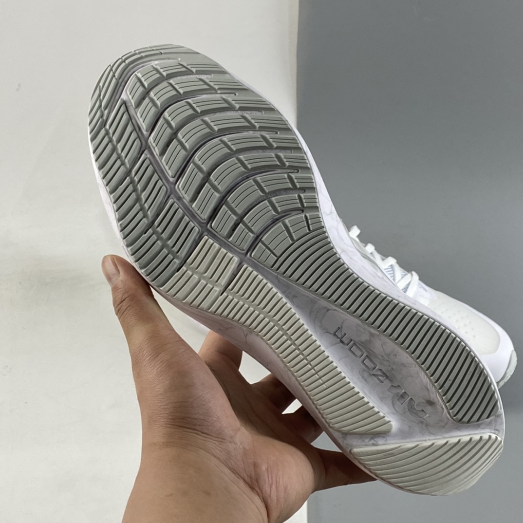 P180 NIKE Zoom Winflo 8 登月新款运动休闲缓震跑步鞋 CW3421-104