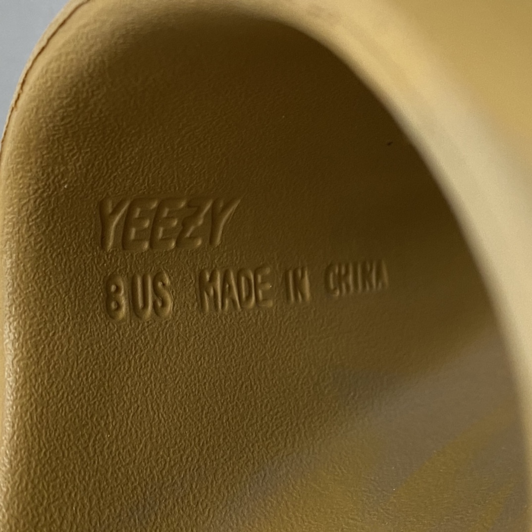 Kanye West x Yeezy Slide ”Resin” Coconut Slippers GW1931