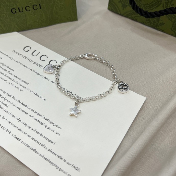 Gucci古驰双G 星星 爱心细版手链 

尺寸：17cm 18cm 19cm 20cm