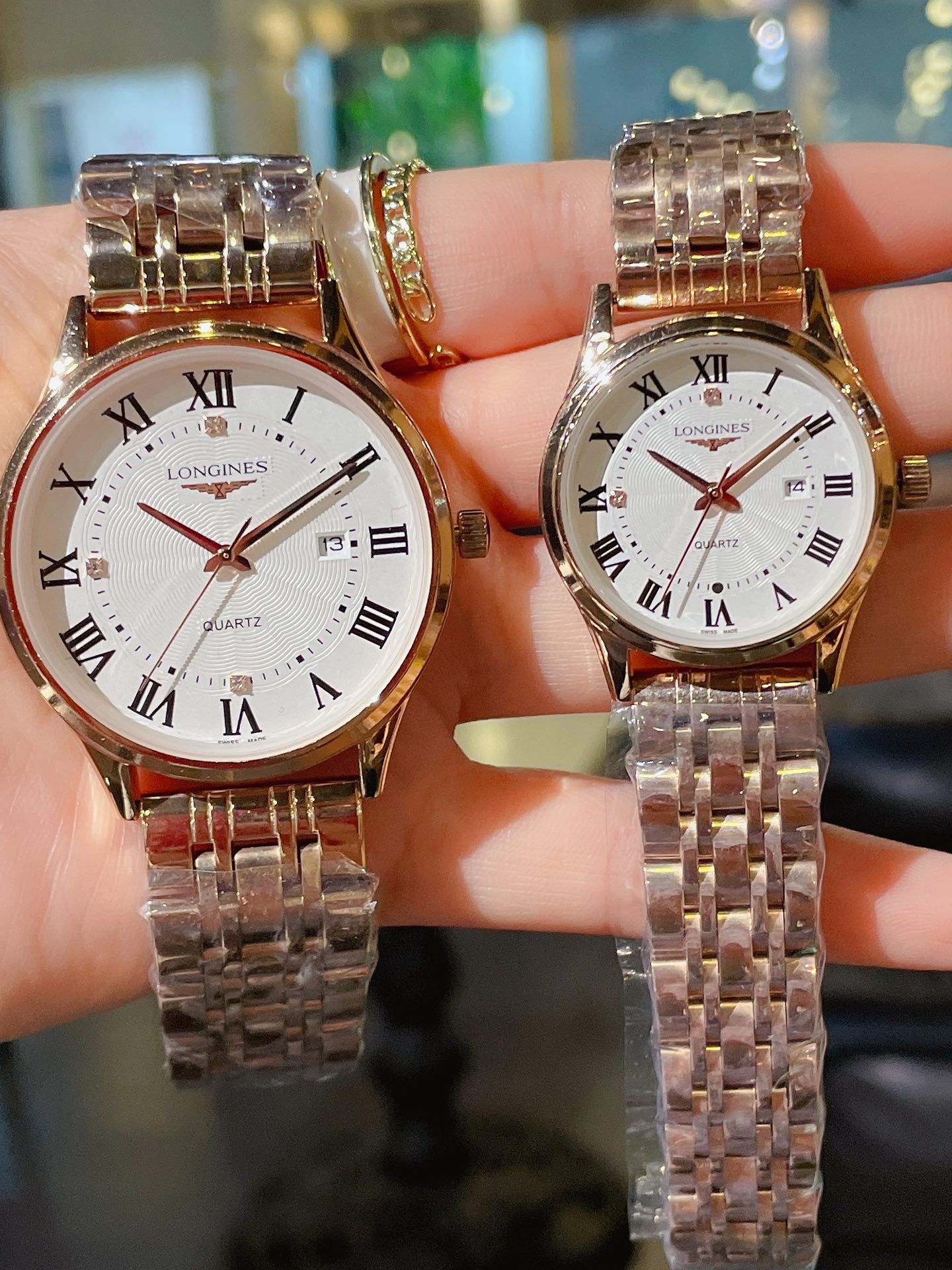 J5   浪琴  Longines 最新情侣款原装进口石英机316L精钢表壳 矿物质超强玻璃镜面 进口真牛皮表带/精钢表带 男直径40mm 女款直径30mm厚8mm 简约时尚，经典畅销，实物拍摄，品质如一