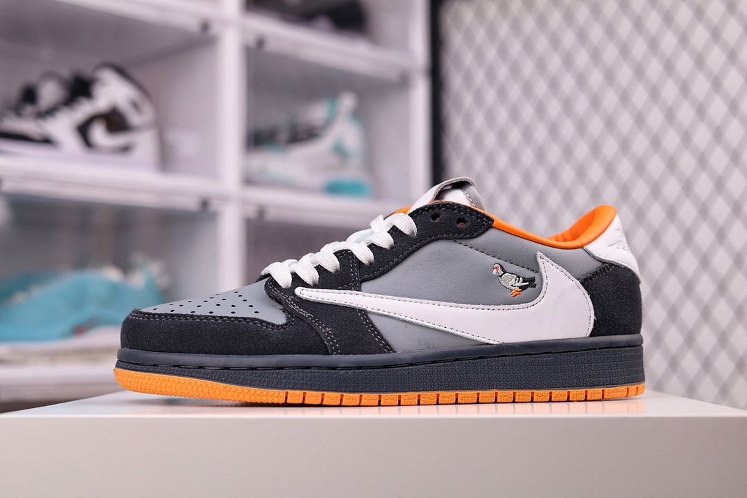 G0 Air Jordan 1 Retro High OG 倒勾 低帮 AJ1 乔丹1代 aj1 乔1 反向脚趾。亮点之处在于鞋侧的倒置 Swoosh。错版灵感来源于洛杉矶球鞋店铺收到一双特别的错版勾子倒过来，研发出反向勾的设计。