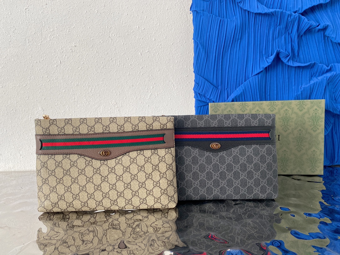 I5  Gucci 古奇   GG印花手拿包 男士信封包 夹包 采用精湛镶嵌细工，实物拍摄 原厂原版面料 配送小票 礼盒 19 x 27 cm。