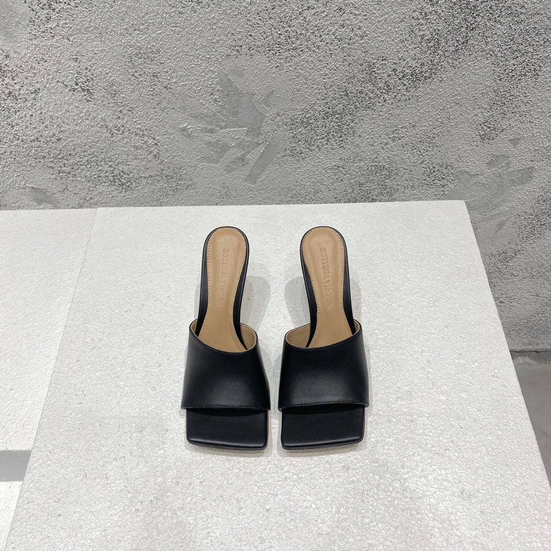 Bottega Veneta 高跟凉鞋 羊皮 黑色 方头