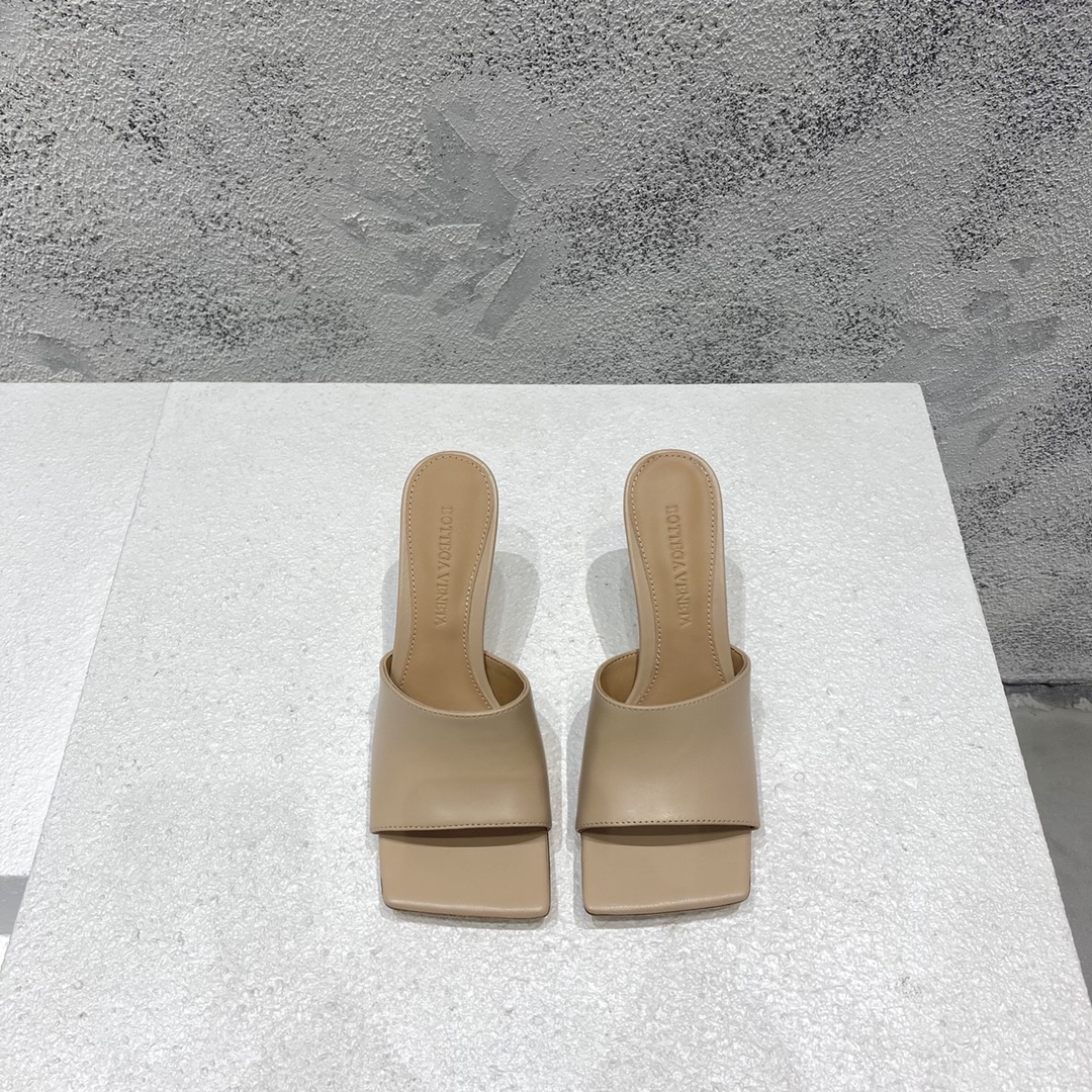 Bottega Veneta 高跟凉鞋 羊皮 杏色 方头