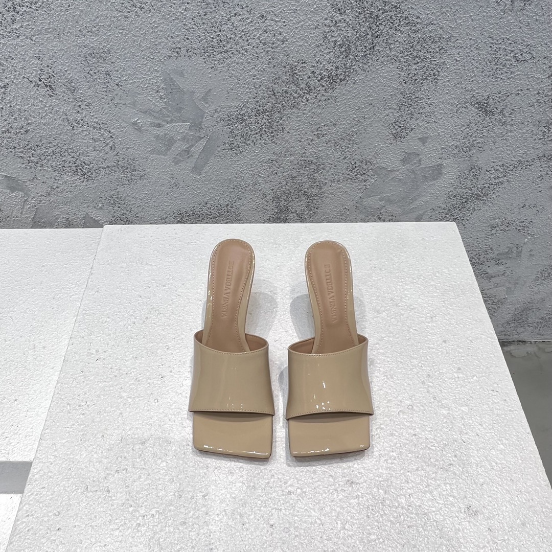 Bottega Veneta sandales à talons en cuir de mouton, cuir verni, bout carré