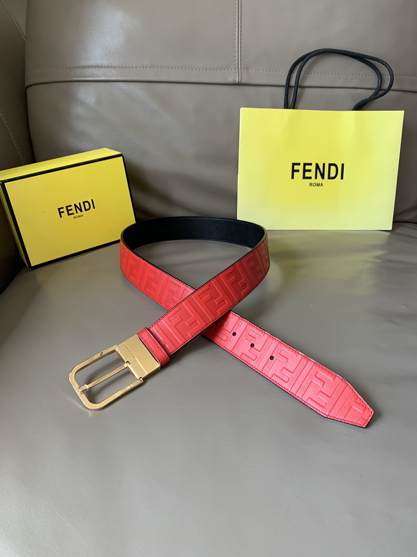 Fendi 五金做工精细 线条流畅 表面光滑 𝐙𝐏电镀工艺 香港通关【𝐇𝐀𝐀𝐒】 进口皮料