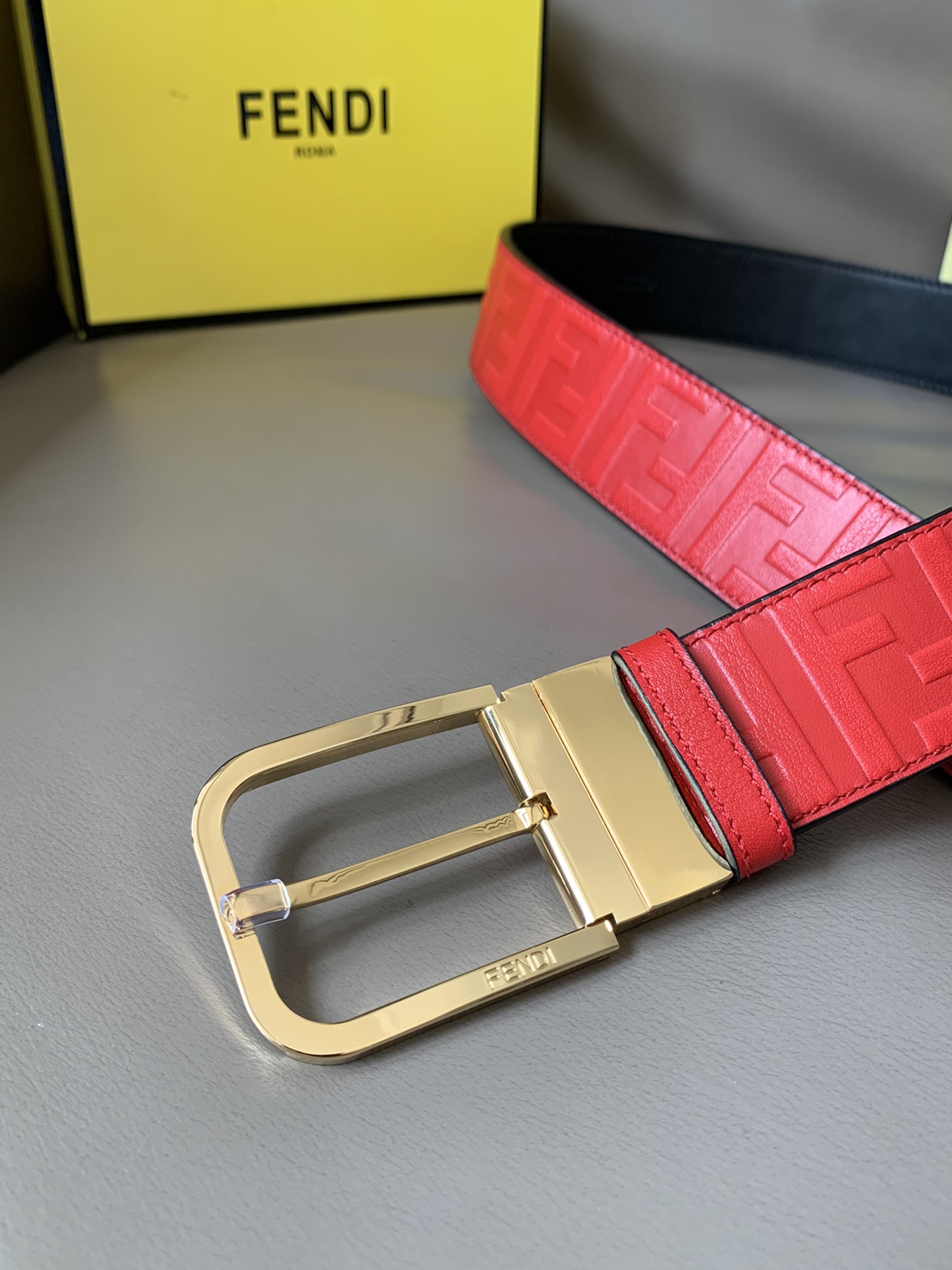 Fendi 五金做工精细 线条流畅 表面光滑 𝐙𝐏电镀工艺 香港通关【𝐇𝐀𝐀𝐒】 进口皮料