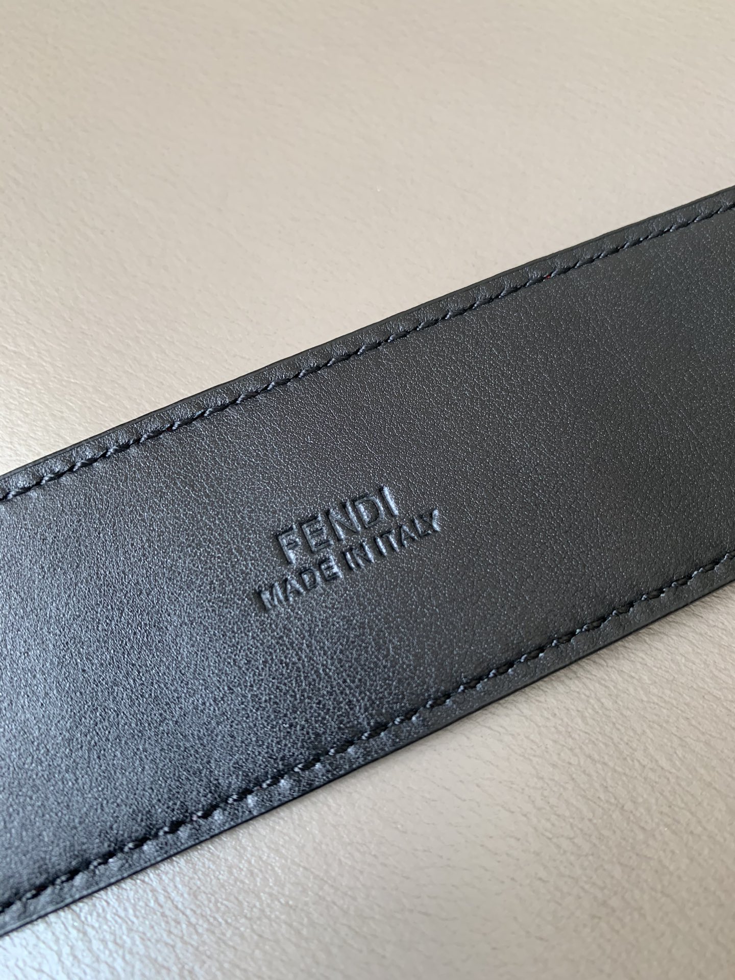 Fendi 五金做工精细 线条流畅 表面光滑 𝐙𝐏电镀工艺 香港通关【𝐇𝐀𝐀𝐒】 进口皮料