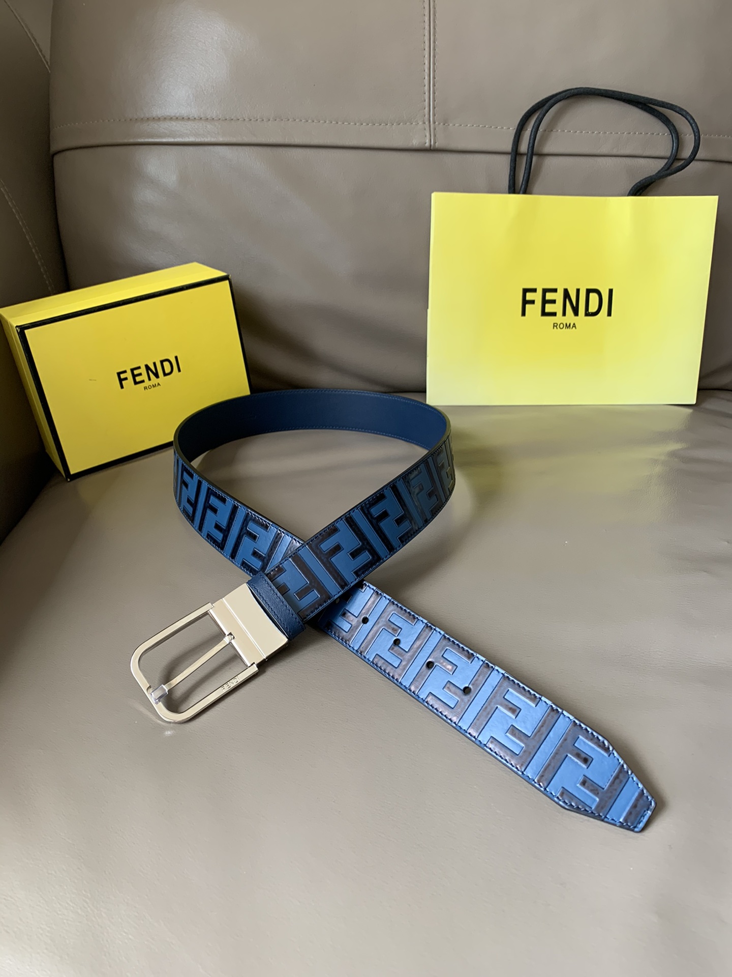Fendi 五金做工精细 线条流畅 表面光滑 𝐙𝐏电镀工艺 香港通关【𝐇𝐀𝐀𝐒】 进口皮料