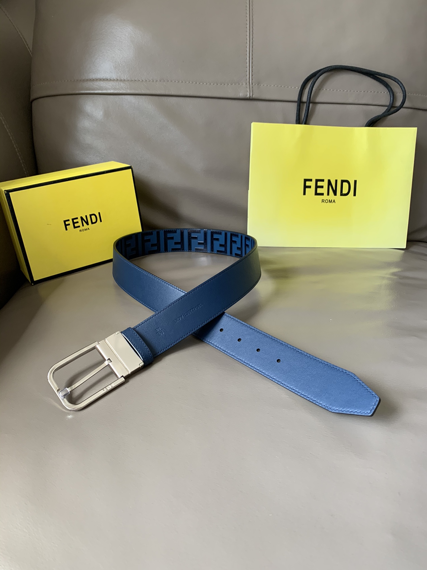 Fendi 五金做工精细 线条流畅 表面光滑 𝐙𝐏电镀工艺 香港通关【𝐇𝐀𝐀𝐒】 进口皮料
