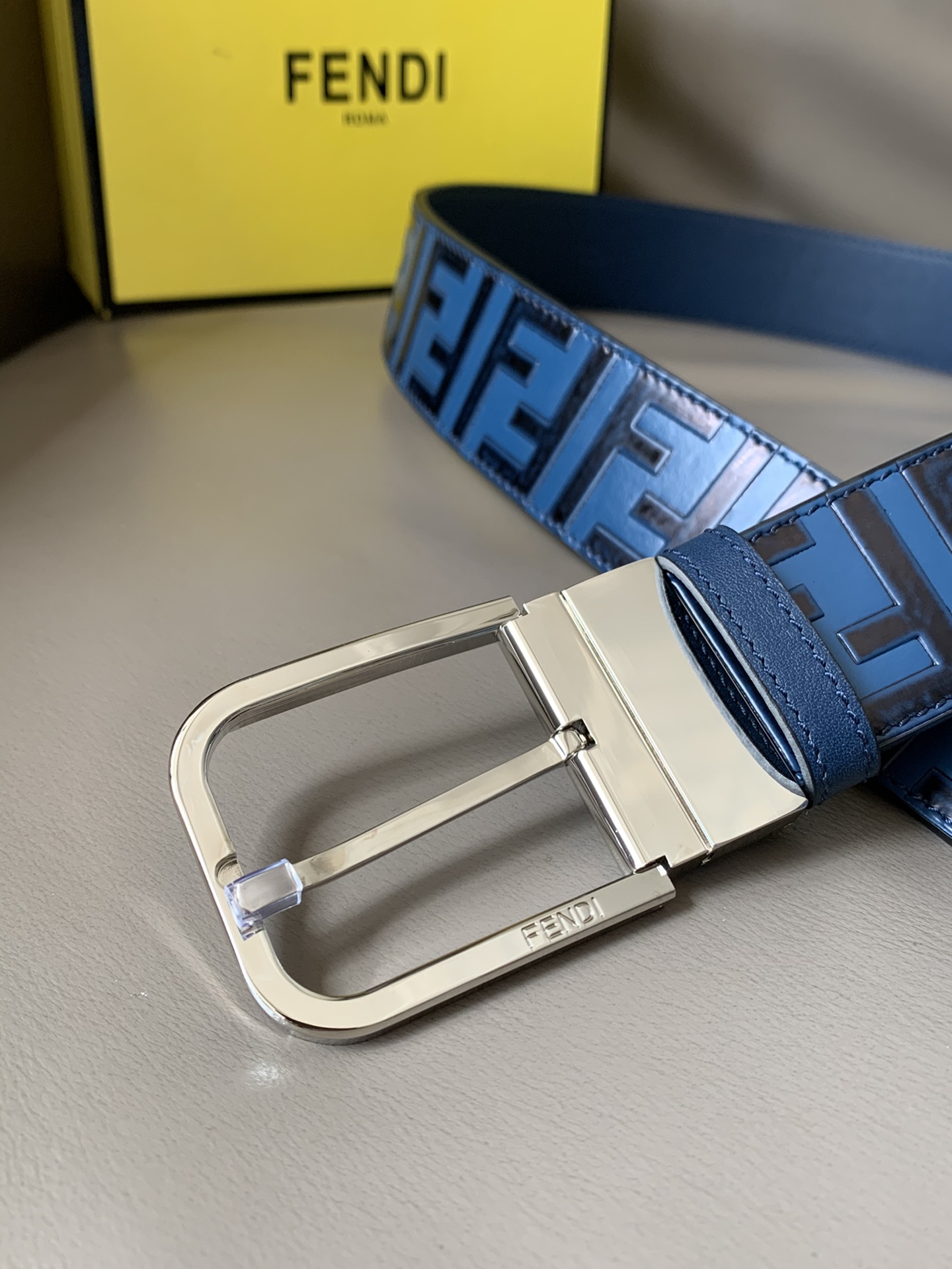 Fendi 五金做工精细 线条流畅 表面光滑 𝐙𝐏电镀工艺 香港通关【𝐇𝐀𝐀𝐒】 进口皮料