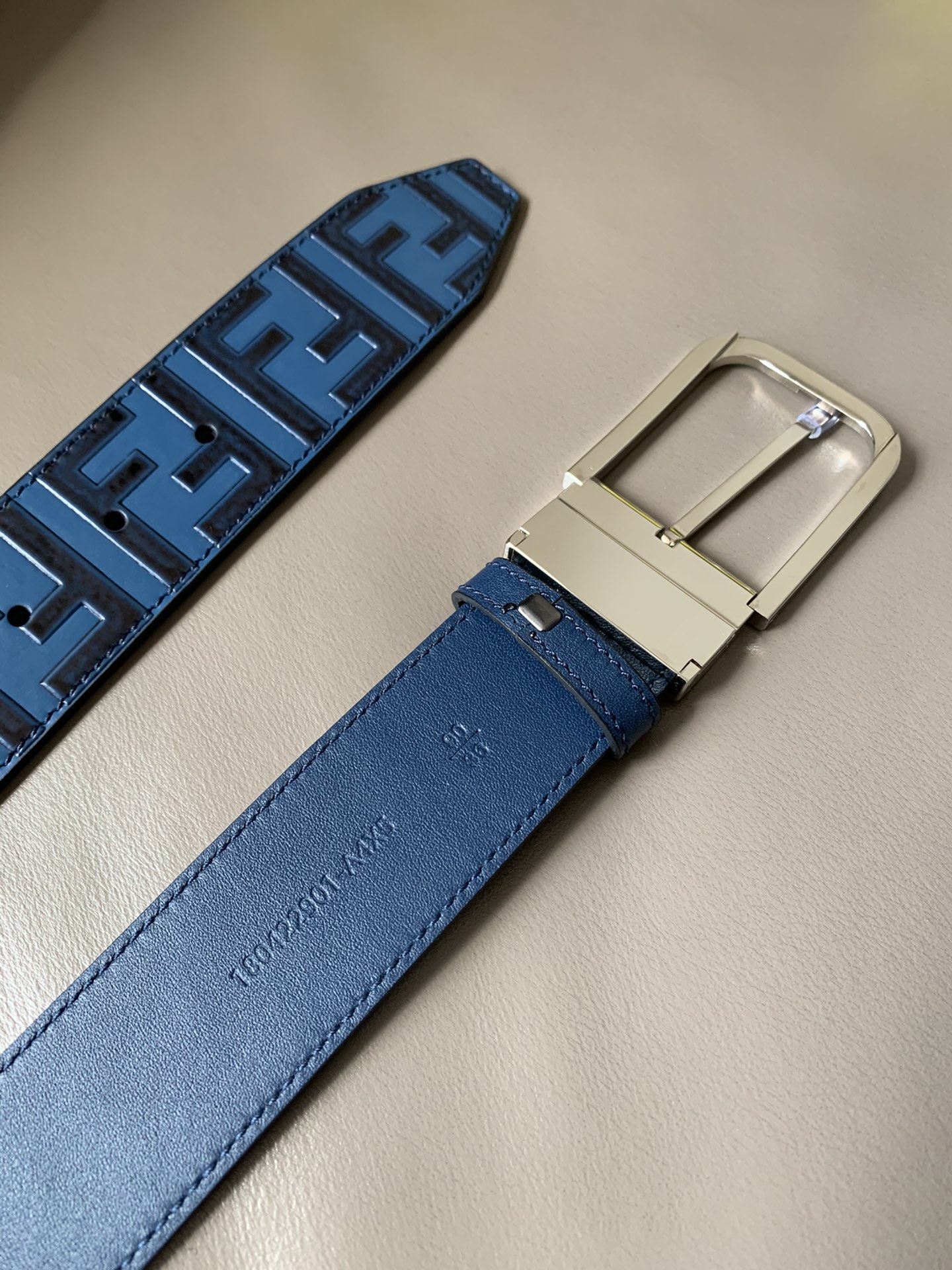 Fendi 五金做工精细 线条流畅 表面光滑 𝐙𝐏电镀工艺 香港通关【𝐇𝐀𝐀𝐒】 进口皮料