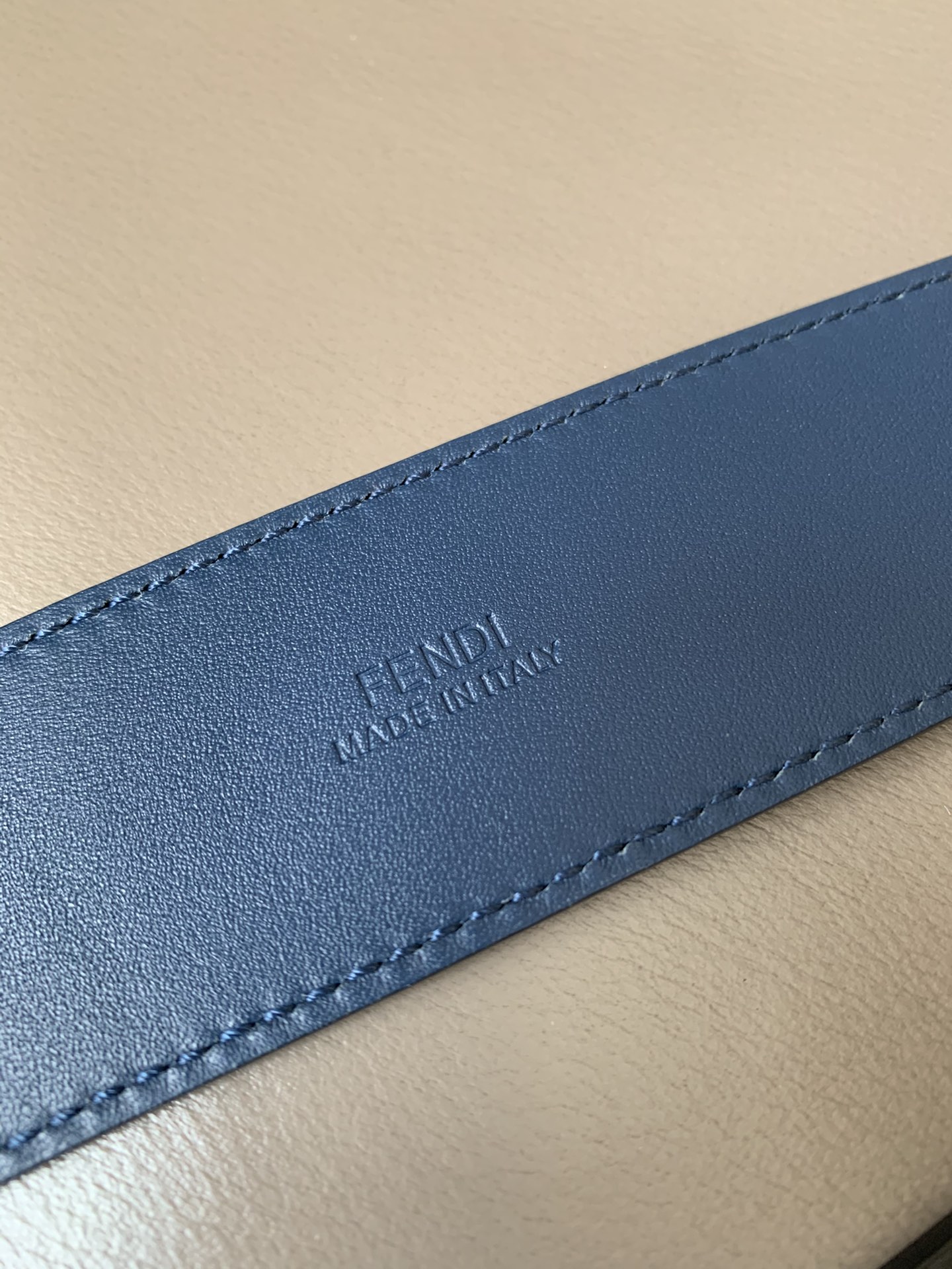 Fendi 五金做工精细 线条流畅 表面光滑 𝐙𝐏电镀工艺 香港通关【𝐇𝐀𝐀𝐒】 进口皮料