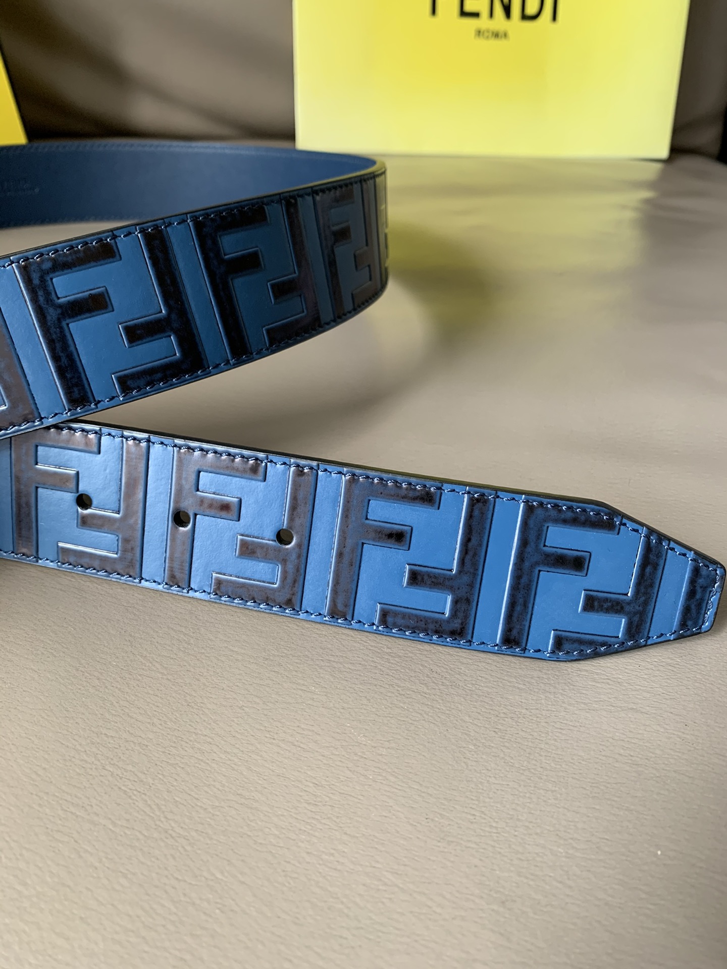 Fendi 五金做工精细 线条流畅 表面光滑 𝐙𝐏电镀工艺 香港通关【𝐇𝐀𝐀𝐒】 进口皮料
