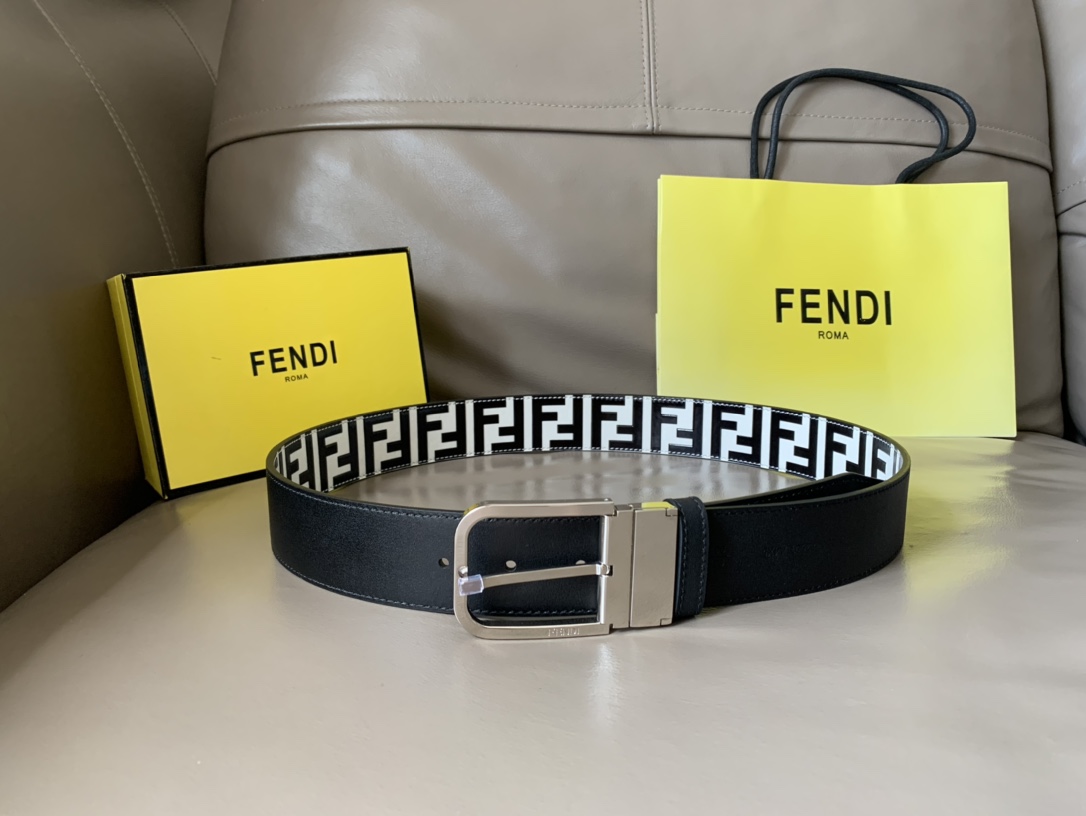 Fendi 五金做工精细 线条流畅 表面光滑 𝐙𝐏电镀工艺 香港通关【𝐇𝐀𝐀𝐒】 进口皮料