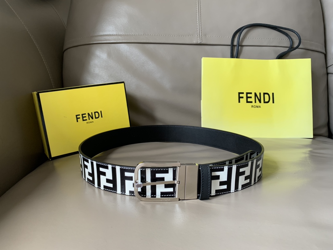 Fendi 五金做工精细 线条流畅 表面光滑 𝐙𝐏电镀工艺 香港通关【𝐇𝐀𝐀𝐒】 进口皮料