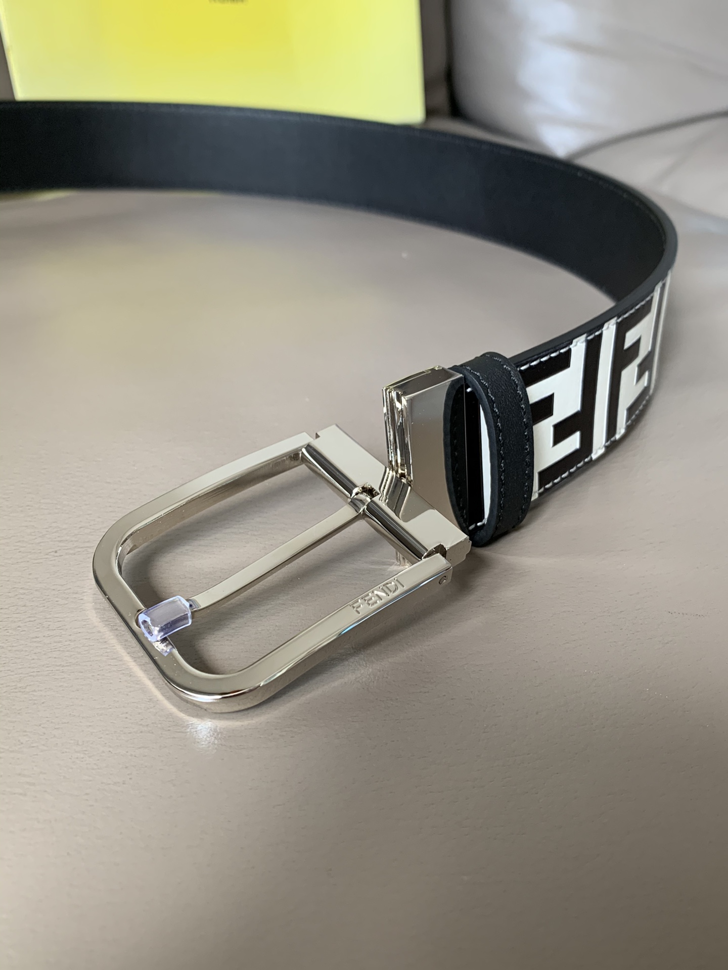 Fendi 五金做工精细 线条流畅 表面光滑 𝐙𝐏电镀工艺 香港通关【𝐇𝐀𝐀𝐒】 进口皮料