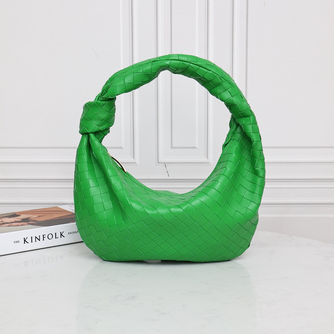 Sac à main grand format en cuir de mouton tressé vert herbe