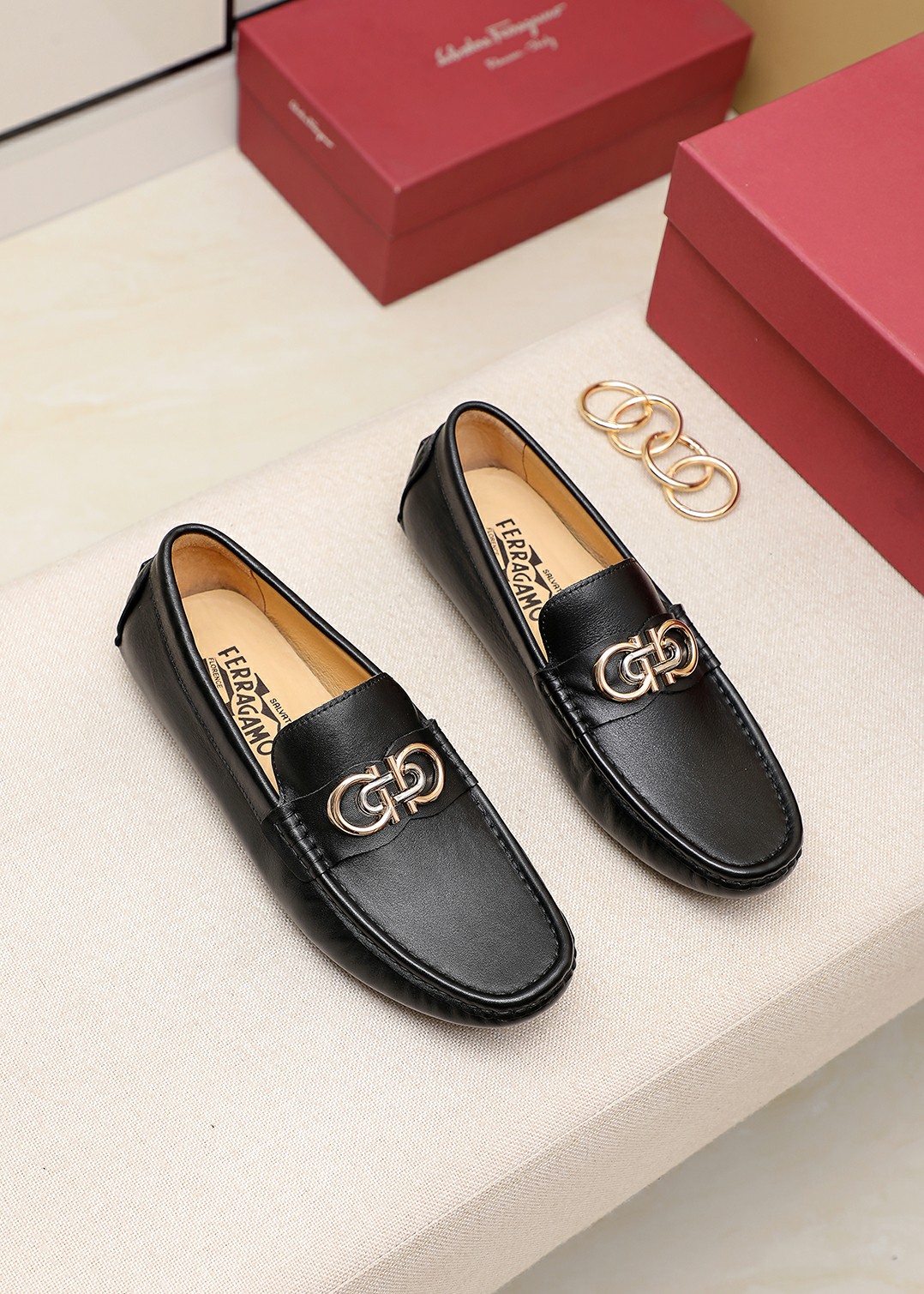 I0 菲拉格慕Ferragamo豆豆鞋🚶🏻专柜同步发售套脚鞋 此款采用纯手工制作 面料进口意大利小牛皮➕柔软猪🐷皮内里 原版大底🌀🌀