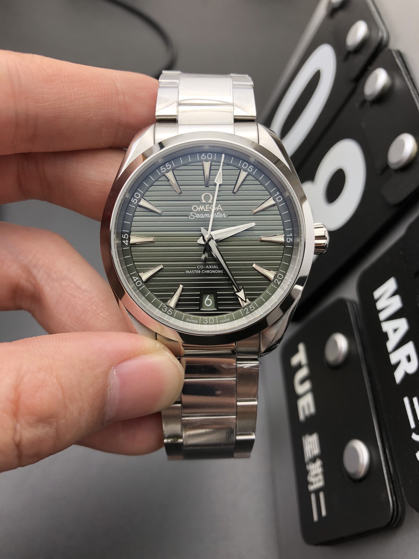 Omega 海马150柚木绿