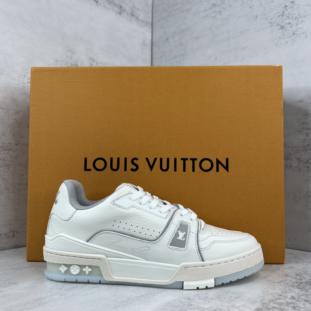 Louis Vuitton 新款上架 2061 Louis*Vuitto* LV Trainer 白水泥 走秀款TRAINER 大底和面料私模 绝对下血本费心思的一款鞋子 自Vifgil到来之后而设计的这一系列 每一季度都深受众多粉丝的青睐 TPU 大底 包装 男鞋38-45
