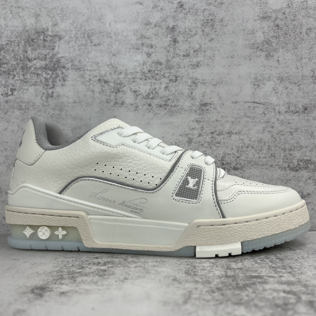 Louis Vuitton 新款上架 2061 Louis*Vuitto* LV Trainer 白水泥 走秀款TRAINER 大底和面料私模 绝对下血本费心思的一款鞋子 自Vifgil到来之后而设计的这一系列 每一季度都深受众多粉丝的青睐 TPU 大底 包装 男鞋38-45