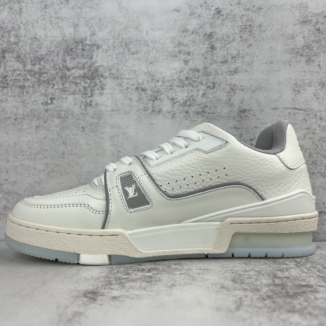Louis Vuitton 新款上架 2061 Louis*Vuitto* LV Trainer 白水泥 走秀款TRAINER 大底和面料私模 绝对下血本费心思的一款鞋子 自Vifgil到来之后而设计的这一系列 每一季度都深受众多粉丝的青睐 TPU 大底 包装 男鞋38-45