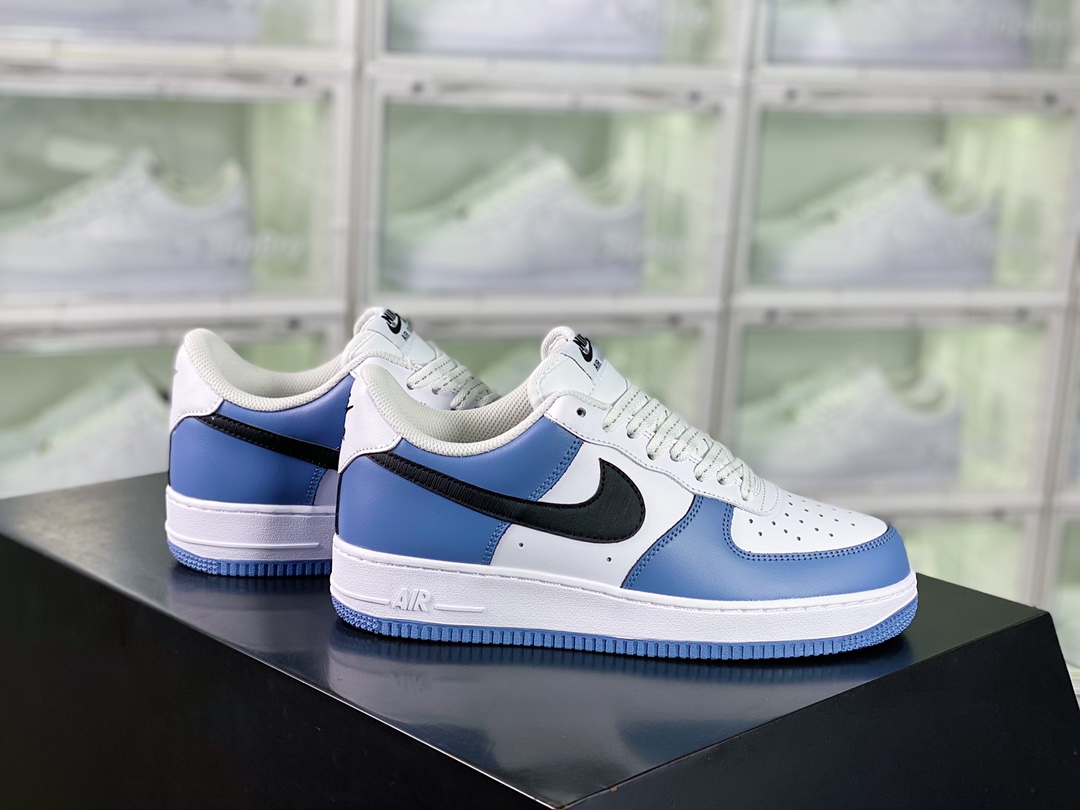 G0 男女鞋真标带半码升级原楦数据开发版型采用硬质粒面牛剖皮革鞋面材质内置全掌air sole气垫自由自造，By You专属定制个性鞋款,耐克Nike By You Air Force 1’07 Low Retro SP空军一号低帮经典百搭休闲运动板鞋“皮革拼接白黑深海蓝”CQ5059-109