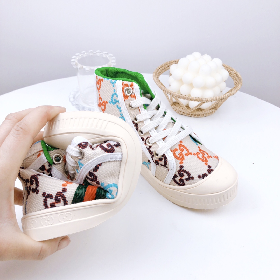 图片[9]-特价 古驰高帮 儿童帆布鞋 尺码：26-37码 宝宝的鞋柜自然少不了一双舒适百搭的鞋子✅古驰这款不用多介绍，经典中的经典，橡胶硫化底，防滑耐磨舒适，超级好穿‼️-选品中心