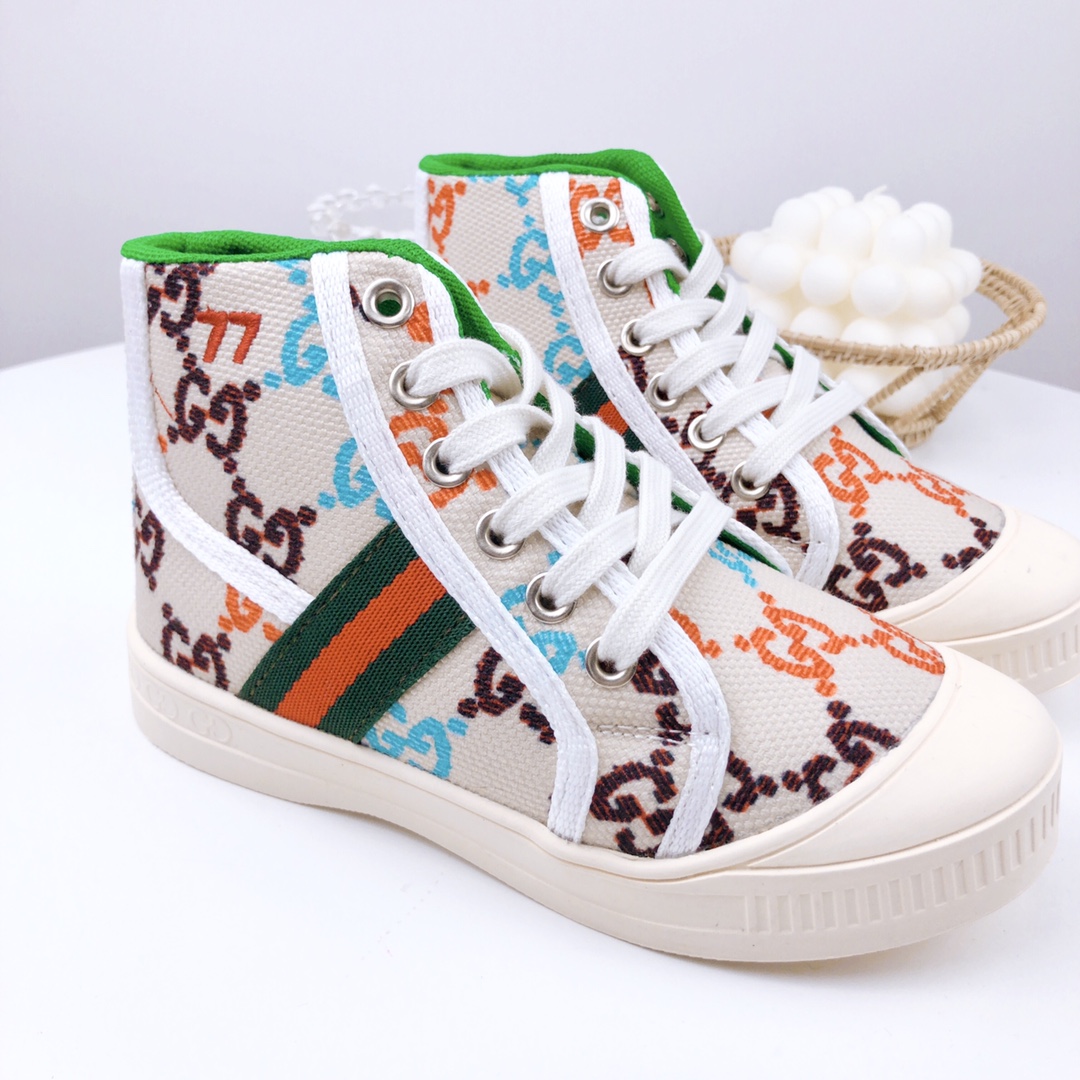 图片[2]-特价 古驰高帮 儿童帆布鞋 尺码：26-37码 宝宝的鞋柜自然少不了一双舒适百搭的鞋子✅古驰这款不用多介绍，经典中的经典，橡胶硫化底，防滑耐磨舒适，超级好穿‼️-选品中心