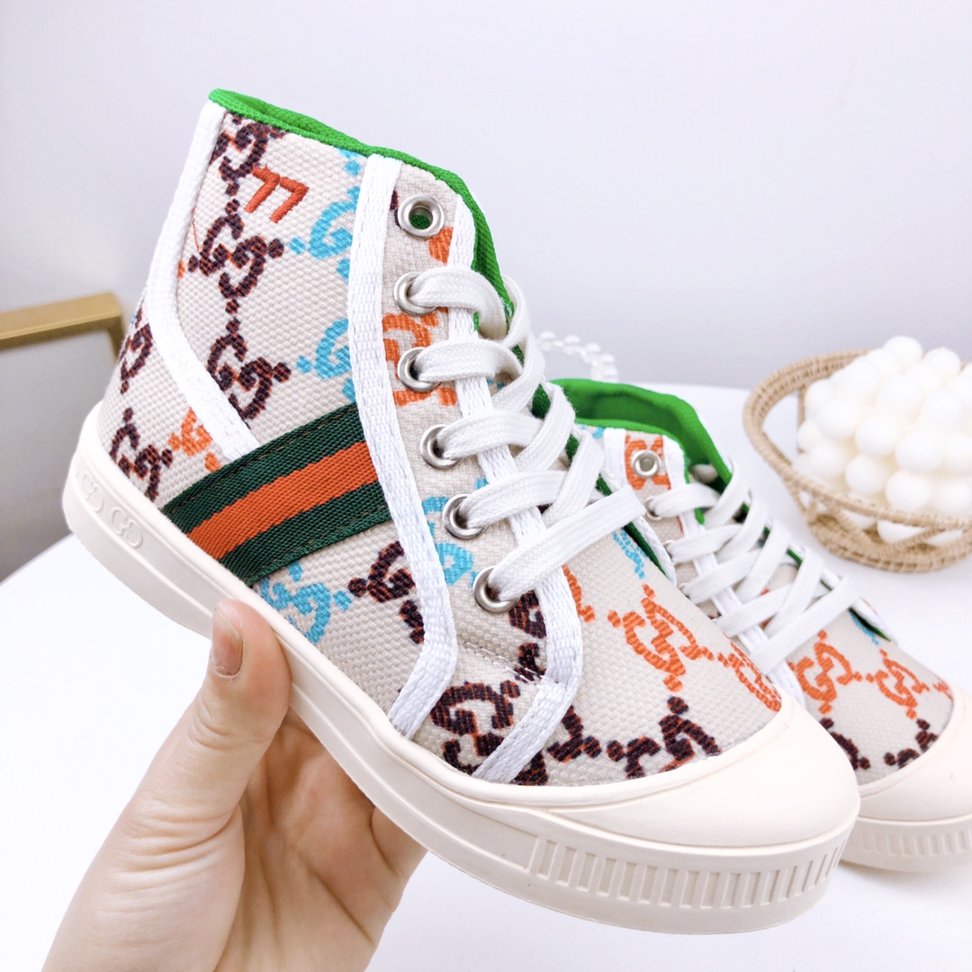 图片[3]-特价 古驰高帮 儿童帆布鞋 尺码：26-37码 宝宝的鞋柜自然少不了一双舒适百搭的鞋子✅古驰这款不用多介绍，经典中的经典，橡胶硫化底，防滑耐磨舒适，超级好穿‼️-选品中心